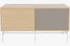 Szafka Case HiFi Furniture with base, średnia 48 cm nogi biała stal, prawy front tkanina - dąb bielony/szary