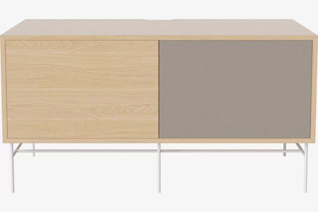 Szafka Case HiFi Furniture with base, średnia 48 cm nogi biała stal, prawy front tkanina - dąb bielony/szary